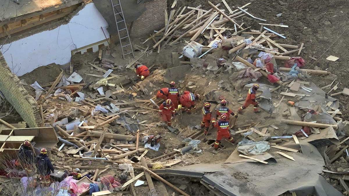 Sismo en el noroeste de China deja 118 muertos hasta el momento