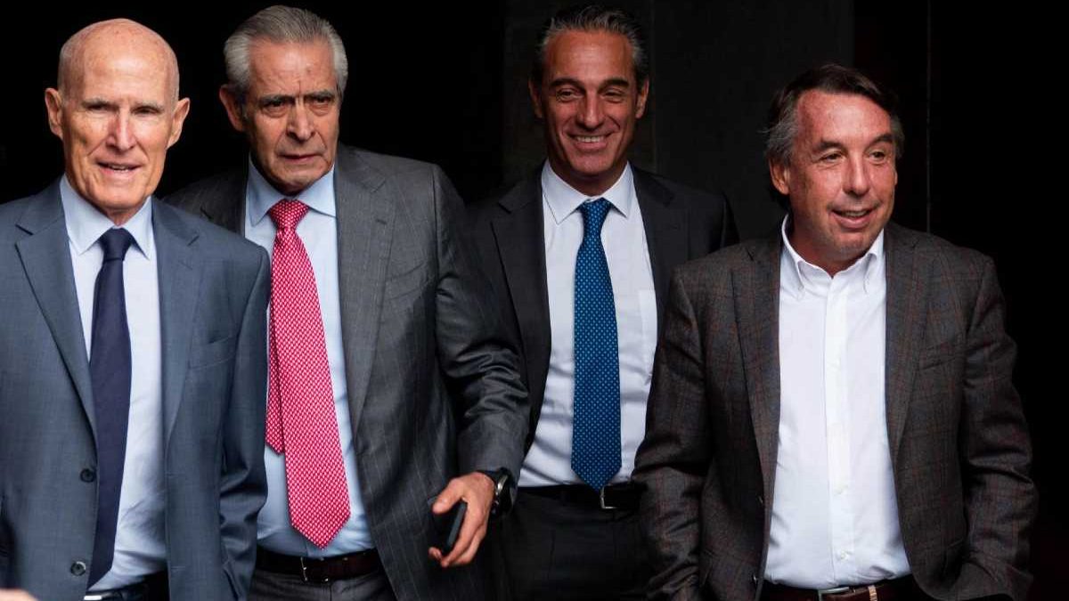 Slim, Azcárraga, Losada… así evacuaron empresarios edificio en el que esperaban a AMLO