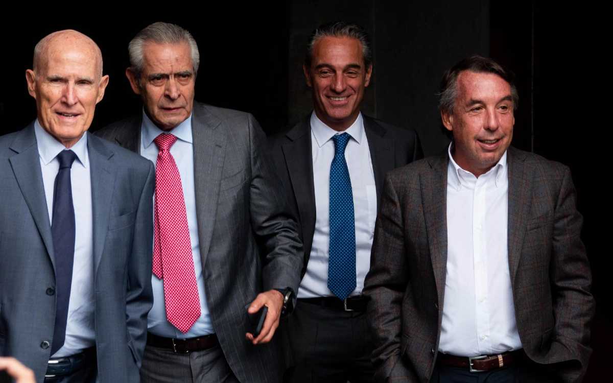 Slim, Azcárraga, Losada… así evacuaron empresarios edificio en el que esperaban a AMLO