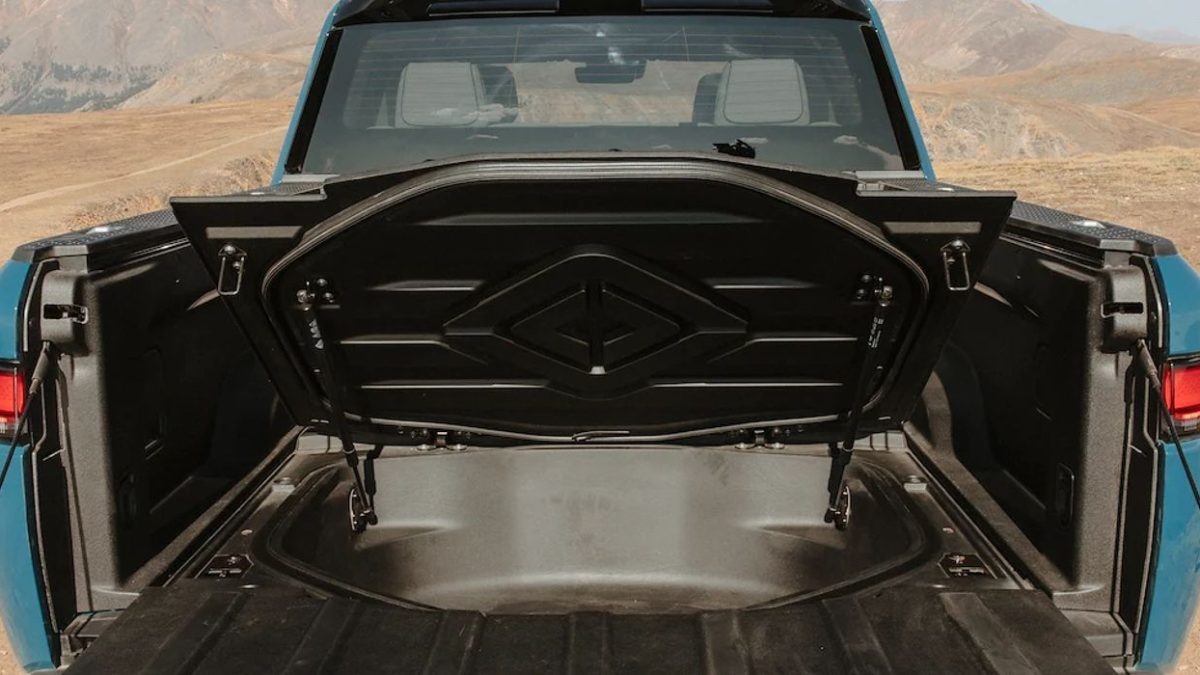 Todos los lugares interesantes donde puedes guardar equipo en el Rivian R1T