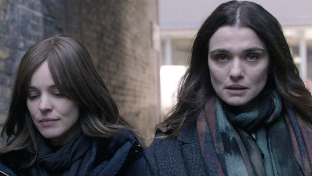 Rachel Weisz as Ronit as Rachel McAdams as Esti in Disobedience