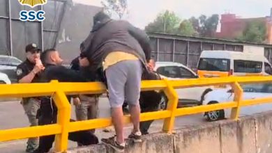 Video | Salvan a hombre que intentó arrojarse al Circuito Interior