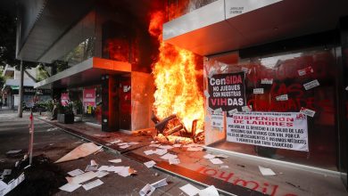 Videos | Queman edificio de Censida por escasez de medicamentos para VIH
