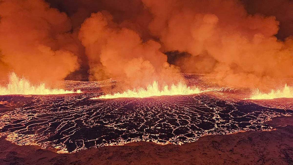Volcán hace erupción en Islandia tras semanas de actividad sísmica | Videos