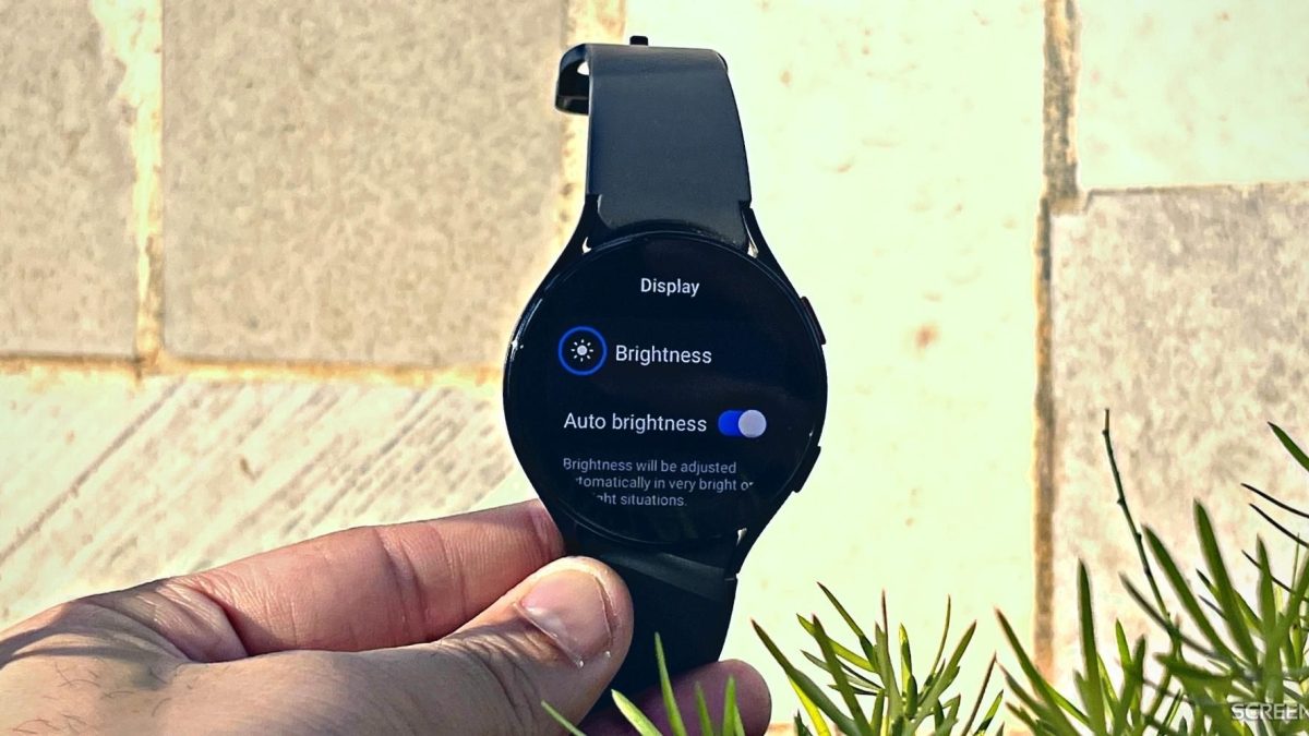 Cómo ajustar el brillo de la pantalla en su Galaxy Watch 5 (2 formas sencillas)