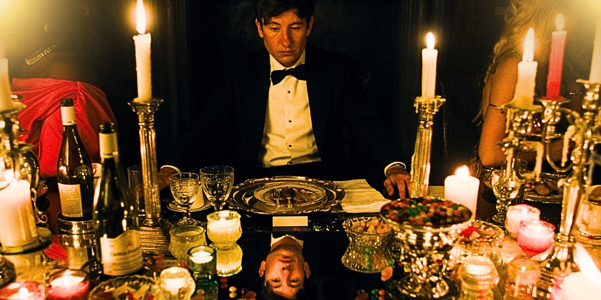 Las escenas del desayuno de Saltburn presagiaron en secreto el destino de cada miembro de la familia Catton