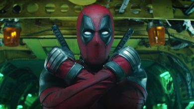 Ryan Reynolds comparte una nueva foto del set de Deadpool 3 que muestra su sucio disfraz de MCU mientras la película de Marvel finaliza el rodaje