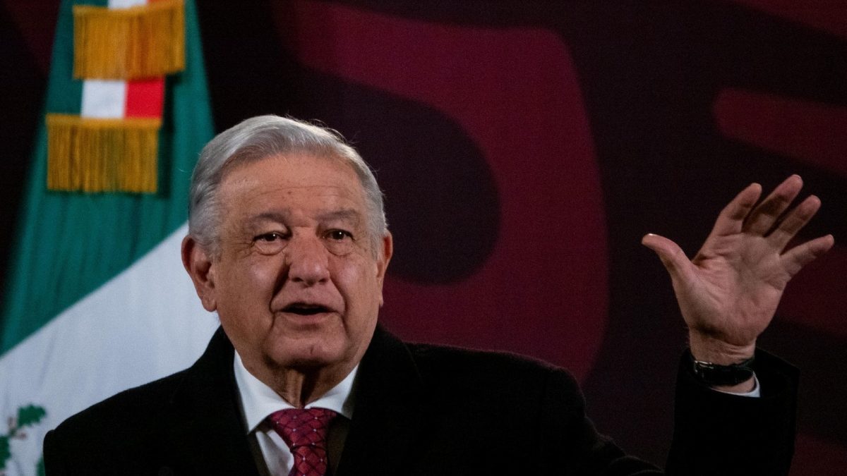 AMLO acusa a Azucena Uresti de estar 'abiertamente' en su contra