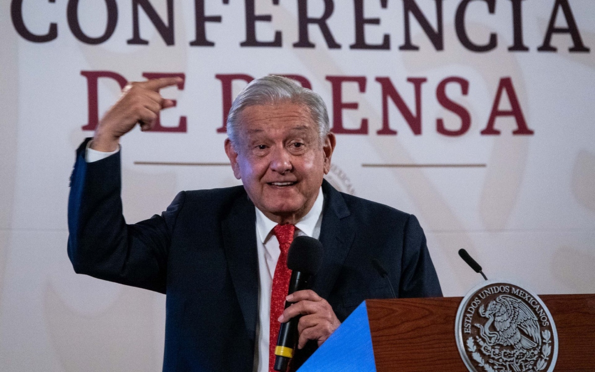 AMLO califica como campaña en su contra críticas tras accidente en Tren México-Toluca