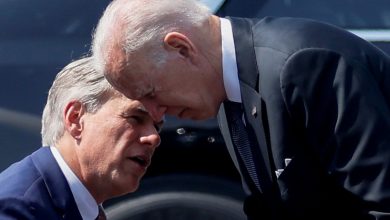 Abbott coloca nueva barrera en la frontera entre Texas y México en plena pelea con Biden