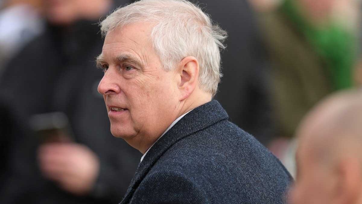 Acusadora de Epstein testificó que el príncipe Andrés la manoseó, según documentos