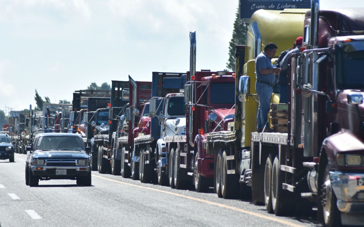 Amagan transportistas con paro nacional por inseguridad