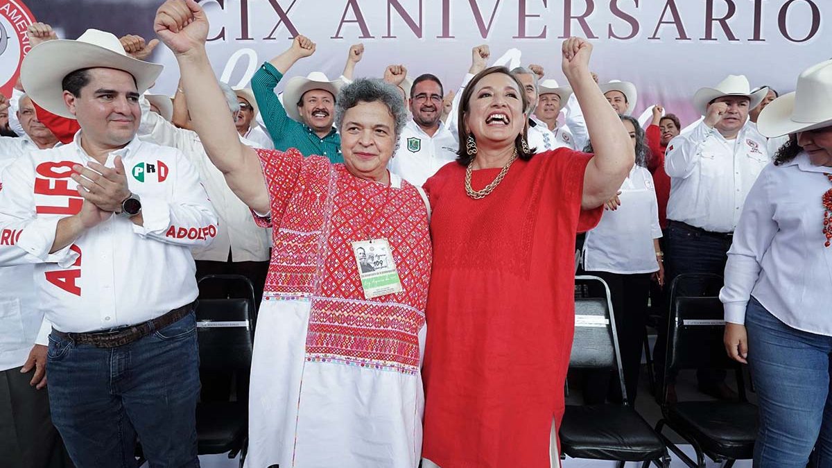 Beatriz Paredes reaparece en acto de Xóchitl Gálvez
