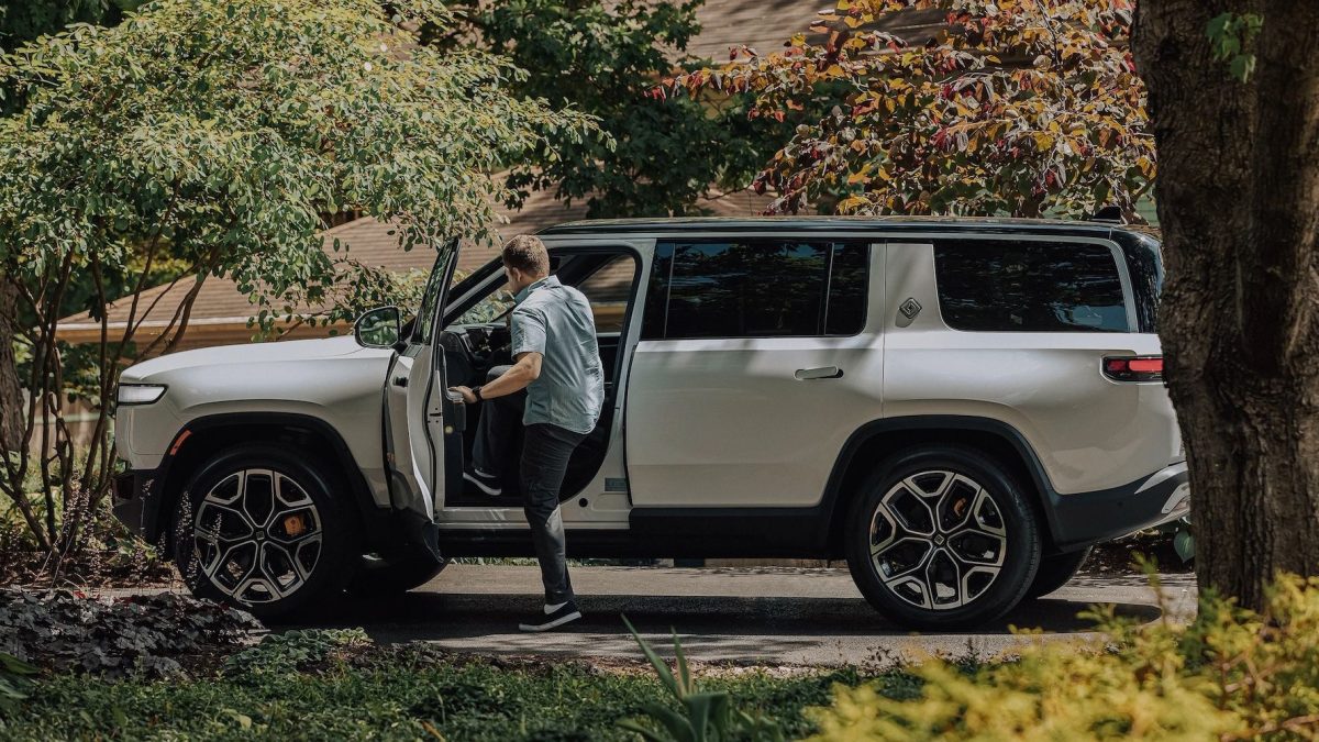 Cómo funcionan las entradas y salidas espaciosas para los vehículos eléctricos Rivian