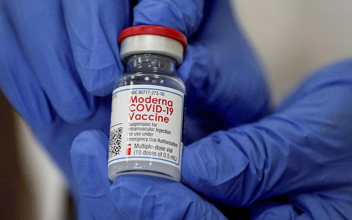 Covid-19: Farmacias empiezan a vender vacuna actualizada de Moderna