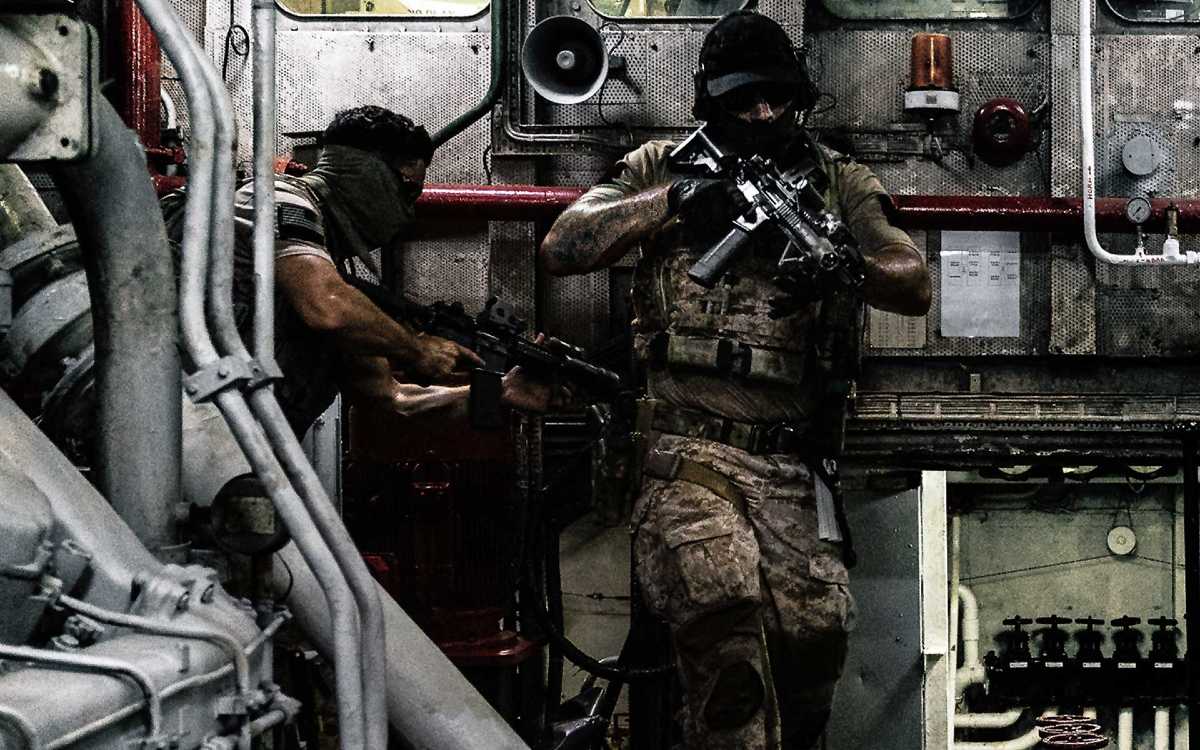 Declaran muertos a dos SEAL de Estados Unidos en asalto a barco iraní