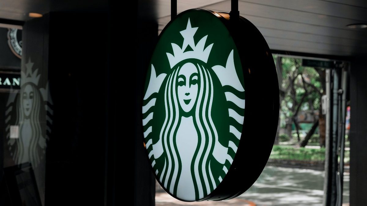 Demandan a Starbucks por engañar a clientes con sello de 'café 100% ético'