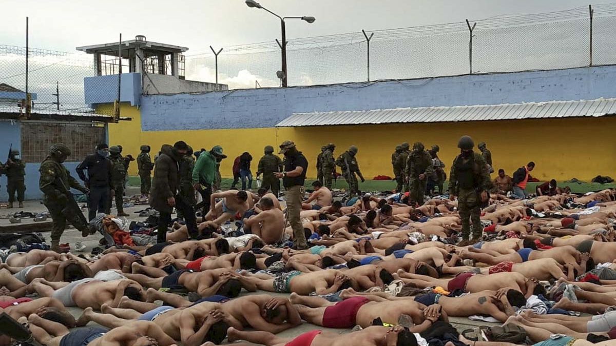 Ecuador sofoca los motines en las cárceles y libera a los más de 150 rehenes