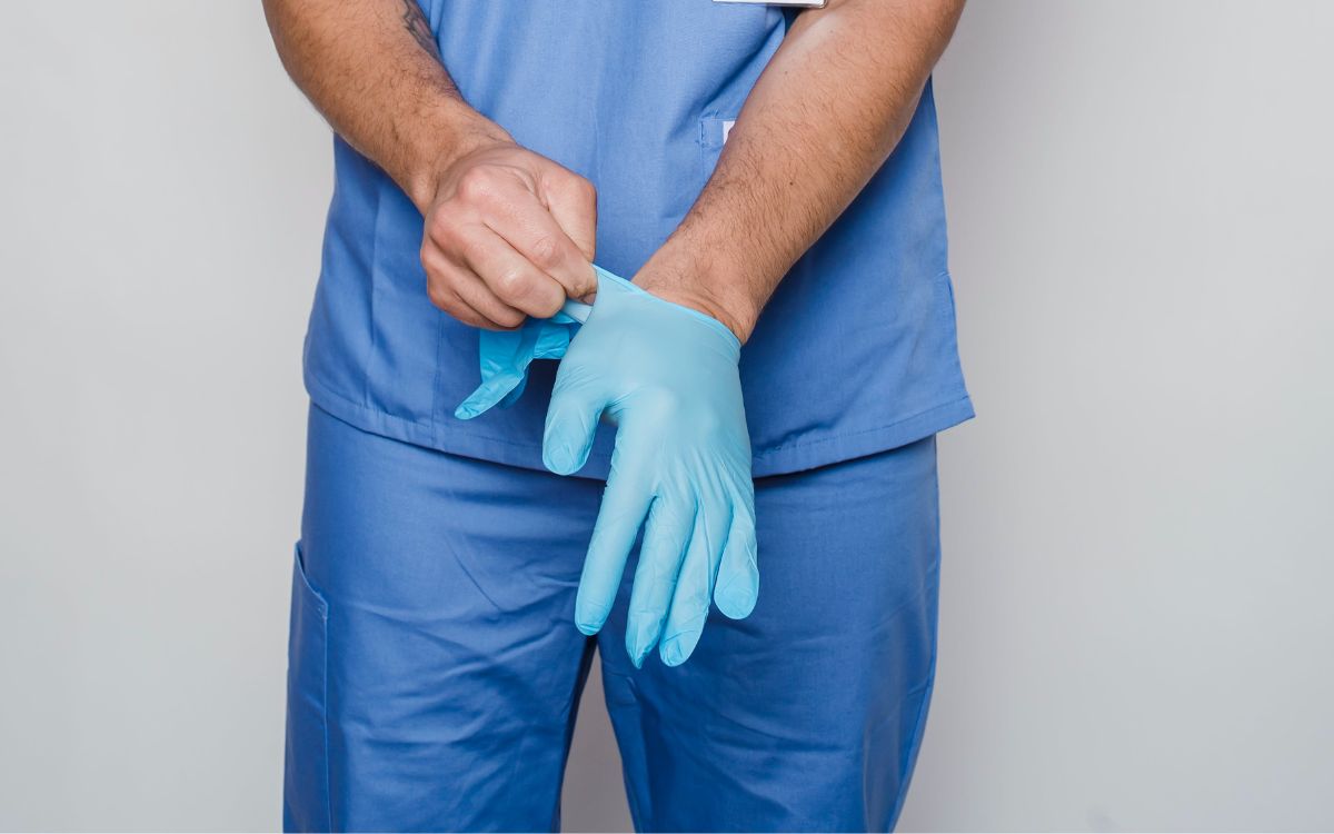 Empleado con enfermedad hereditaria usó en secreto su esperma para inseminar en clínica de fertilidad