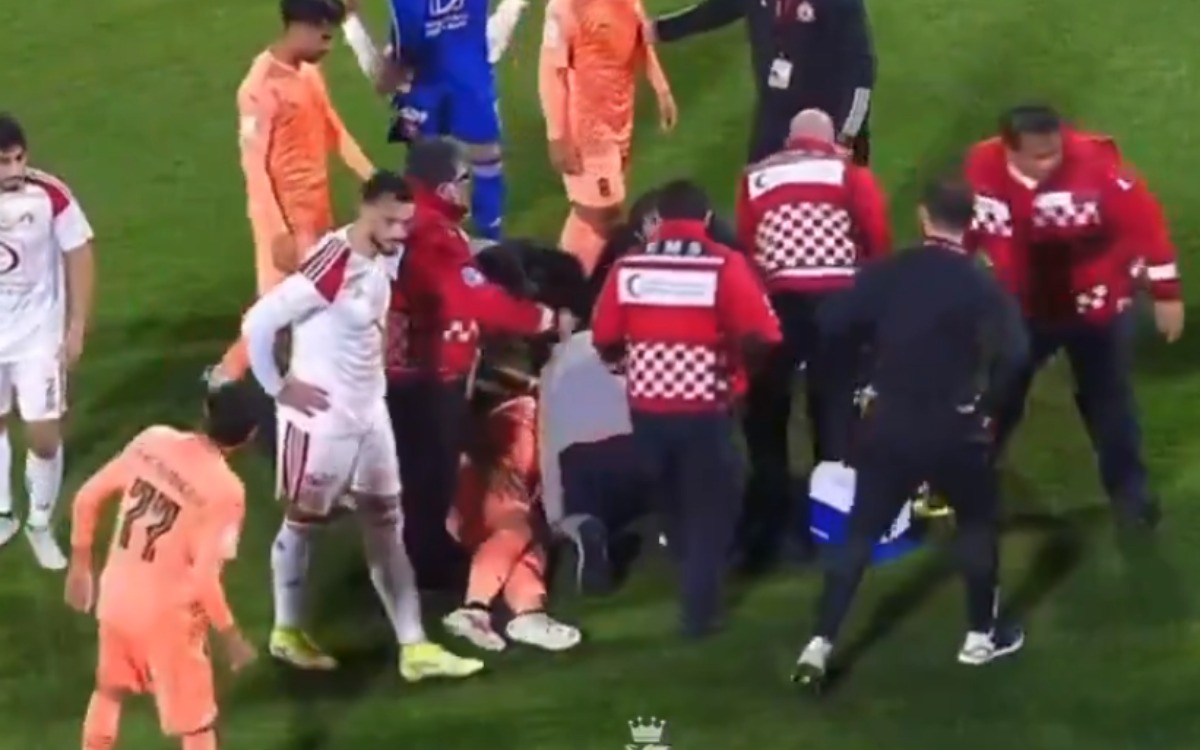 Exjugador de Tigres se desvanece y convulsiona en pleno partido | Videos