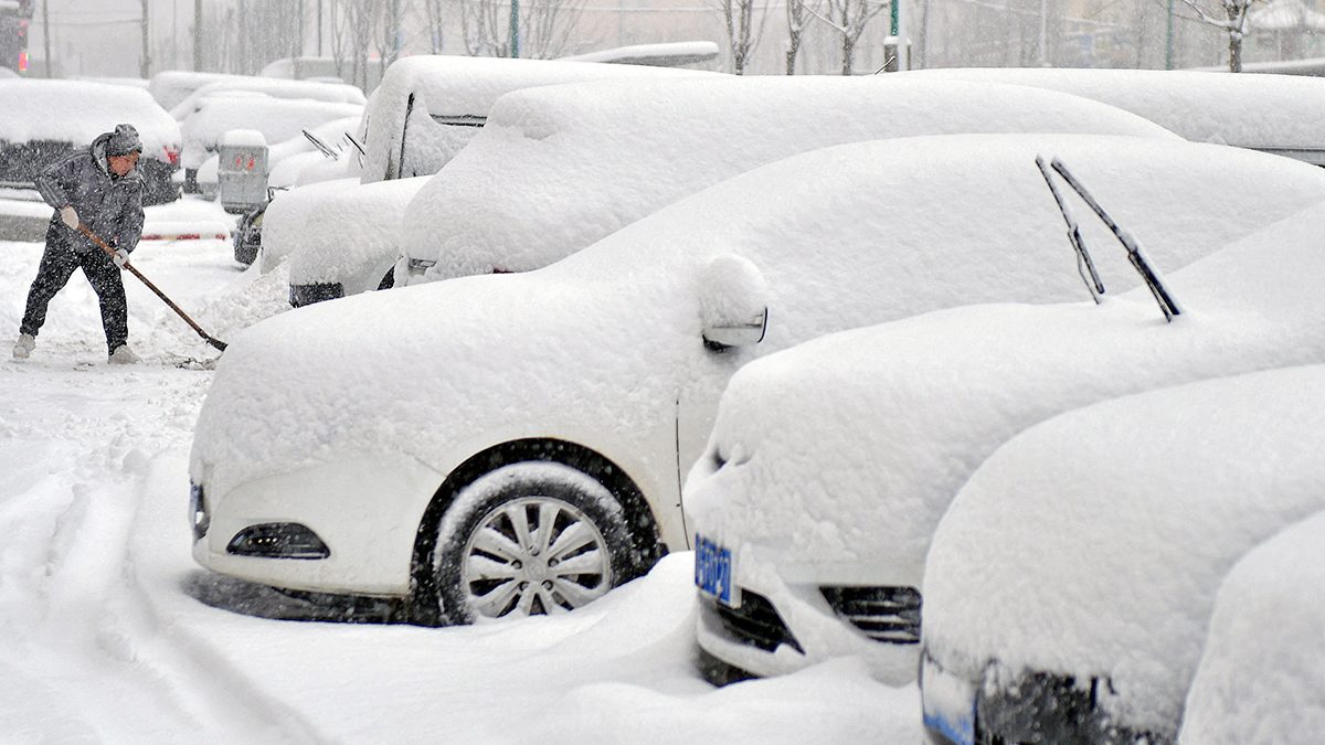 Frío extremo, nieve e intensas lluvias colapsan media Europa