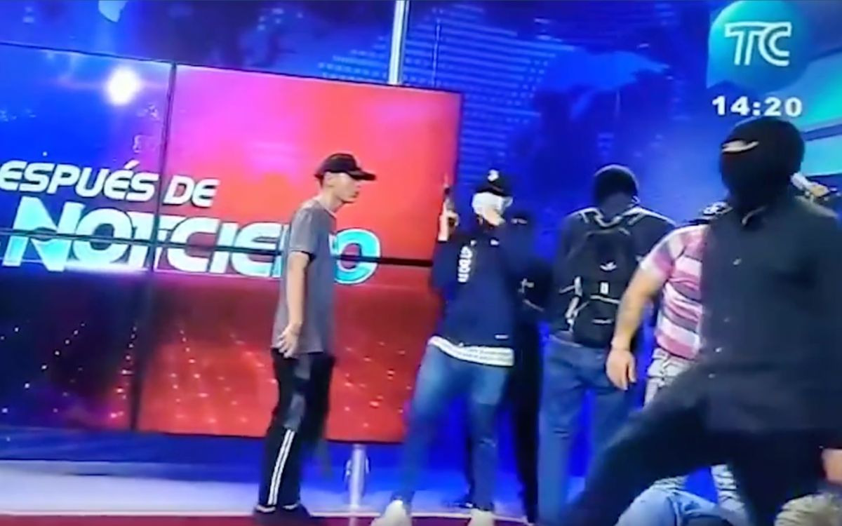 ‘Fueron 15 minutos de terror’: periodista narra cómo vivió toma de televisora ecuatoriana por encapuchados
