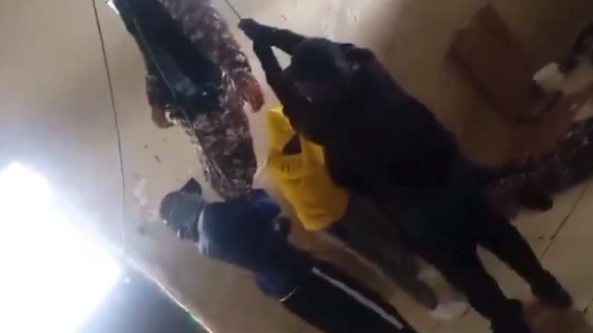 Fuertes imágenes | Ejecutan a personal penitenciario en Ecuador