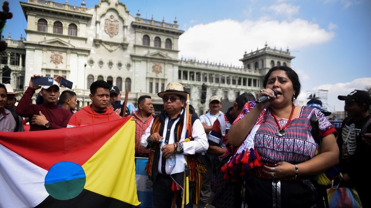 Guatemala: Organizaciones indígenas levantan protesta frente a la Fiscalía tras reunirse con Arévalo
