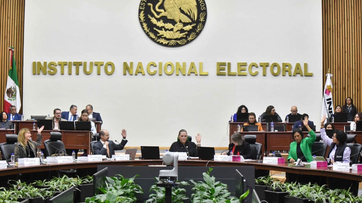 Hay un 'esquema de secuestro a las autoridades electorales de México': Alfredo Figueroa