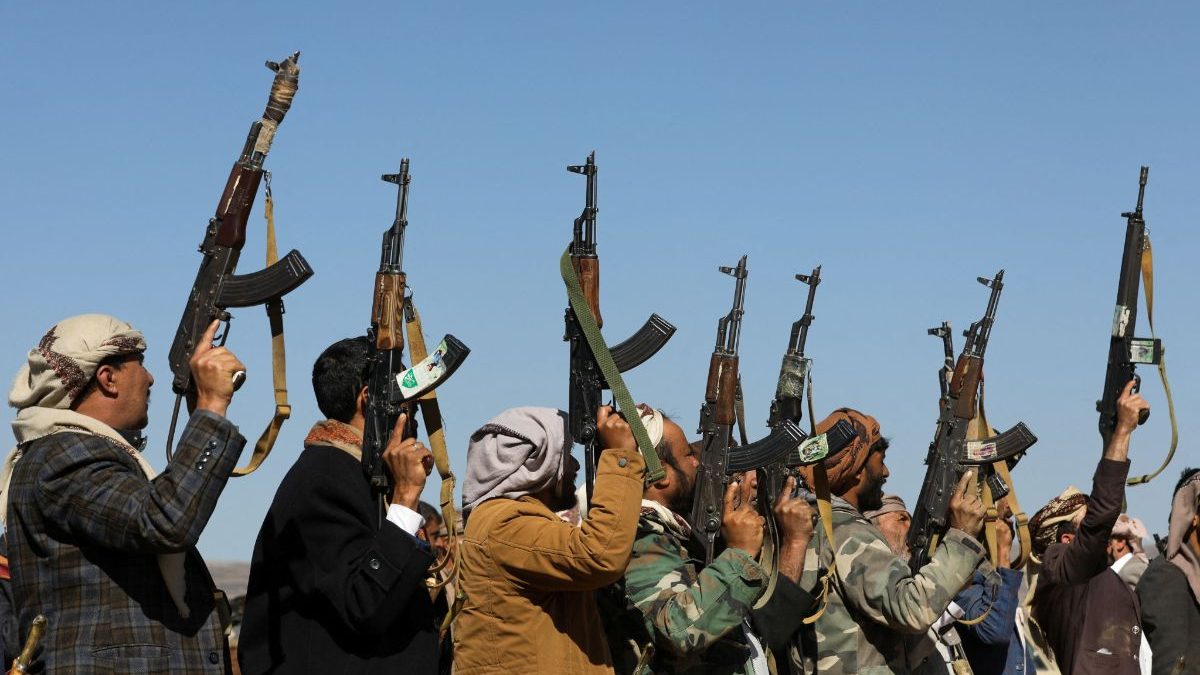 Hutíes de Yemen atacan buque portacontenedores estadounidense