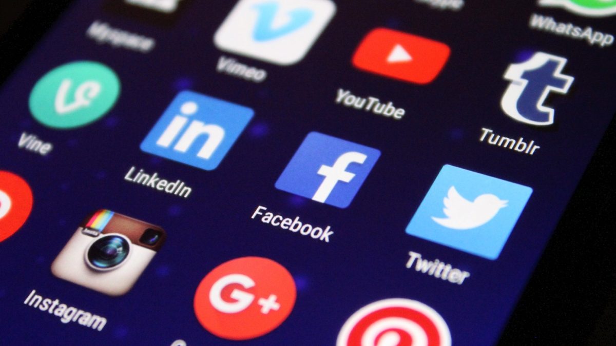 Instagram y Facebook restringirán más contenidos a adolescentes
