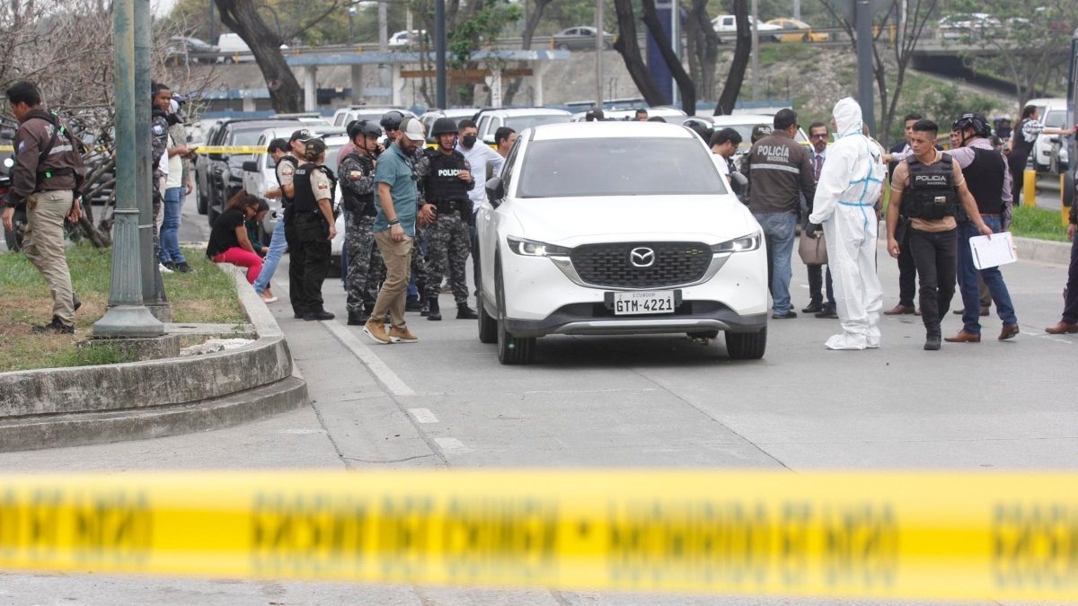 Instantes antes del asesinato, fiscal de Ecuador recibió llamada "de urgencia": Familiar