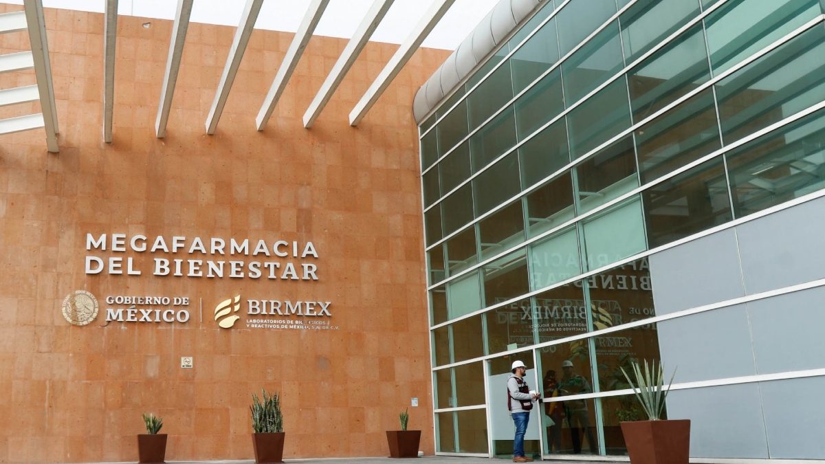 Megafarmacia entregará medicamentos a domicilio: AMLO
