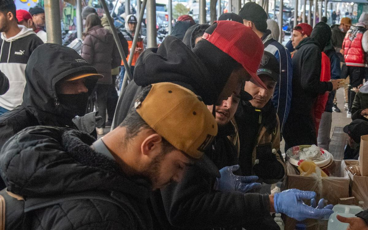 NY demanda por 708 mdd a compañías que transportan migrantes a la ciudad