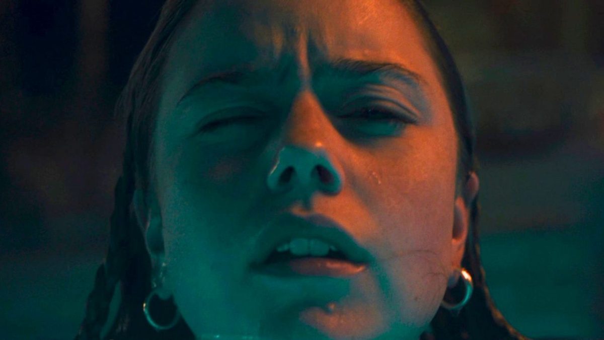 Night Swim de Blumhouse continúa una inteligente tendencia reciente en las películas de terror