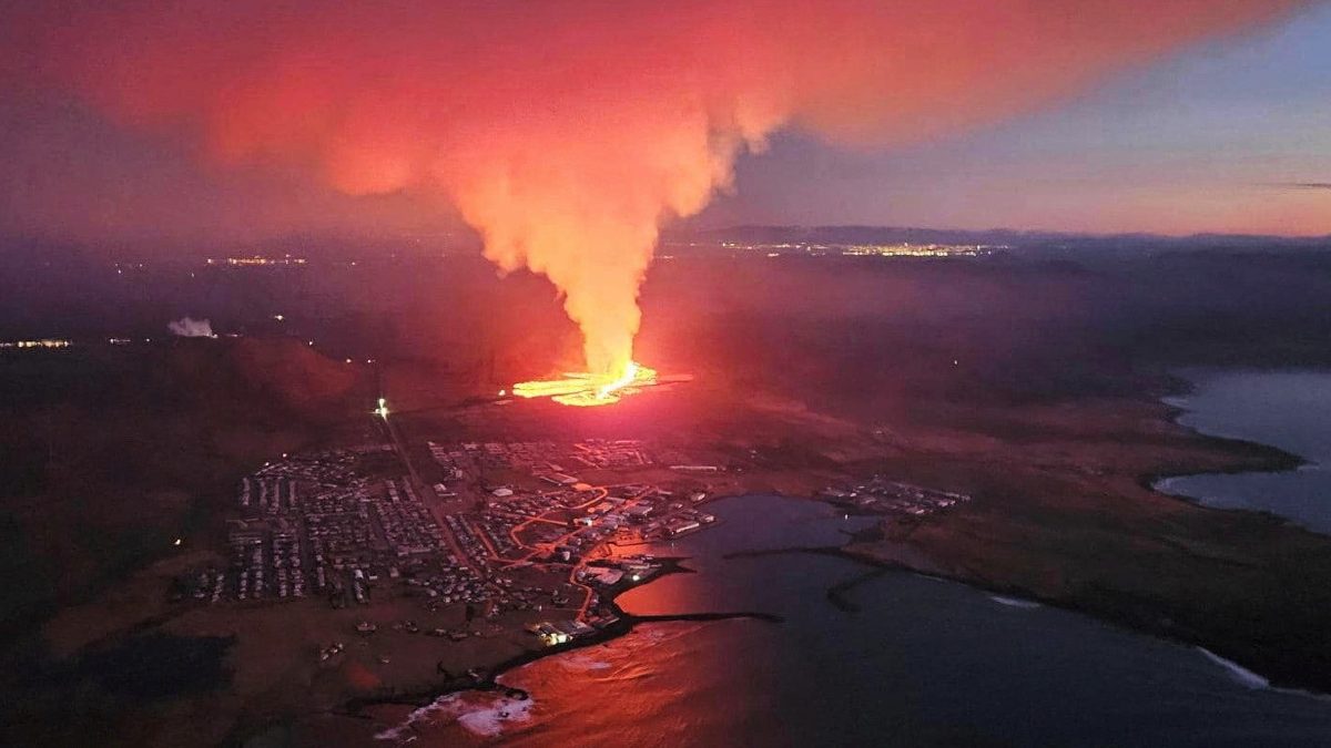 Nueva erupción volcánica en Islandia; pasajero graba desde avión