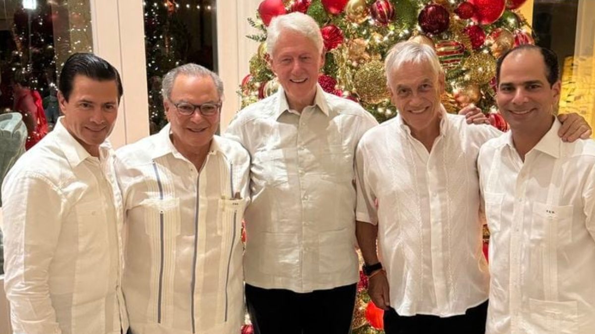 Peña Nieto reaparece... con los Clinton y en República Dominicana