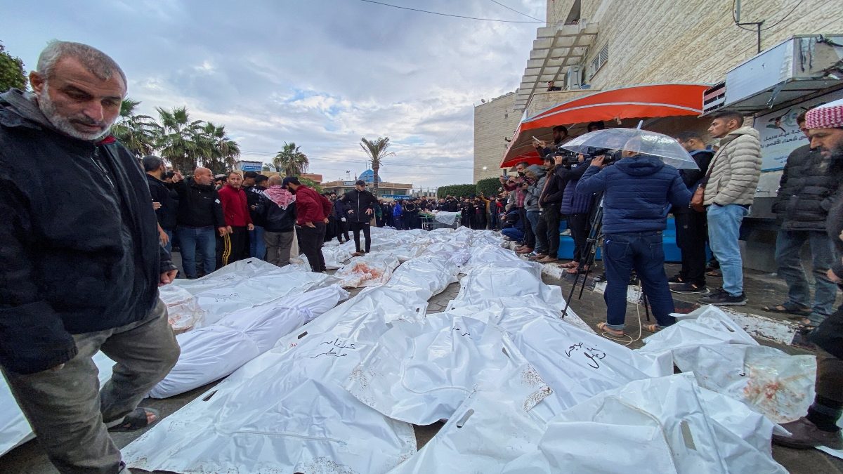 Periodistas en Gaza se debaten entre deber de informar y miedo a la muerte