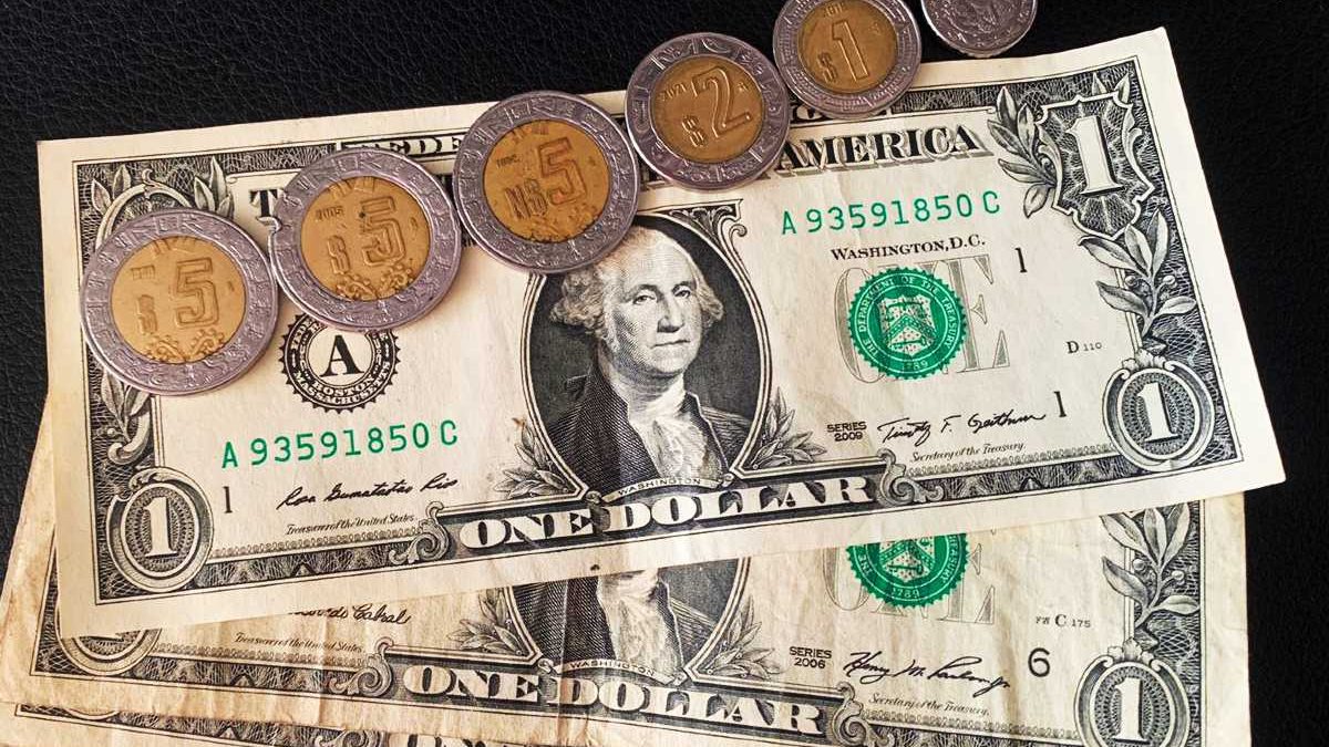 Peso avanza a su mejor nivel en cuatro meses