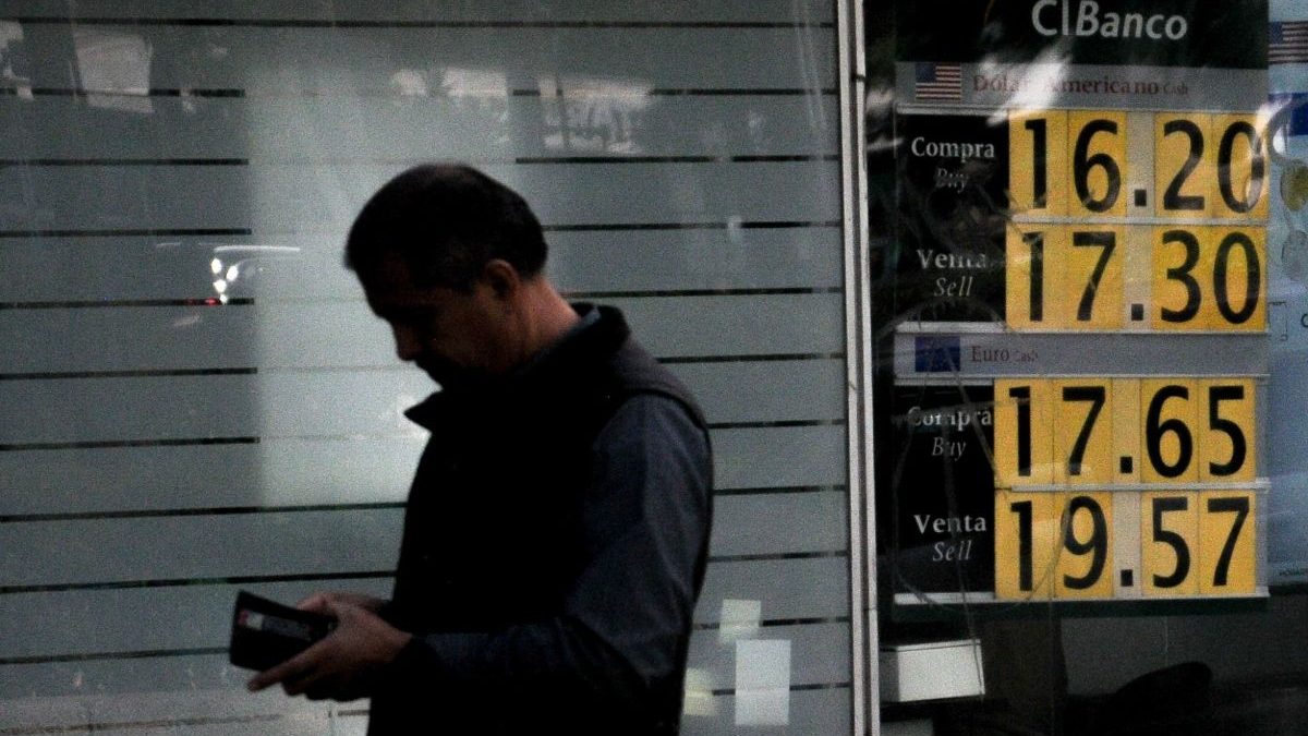 Peso mexicano encabeza pérdidas entre monedas globales