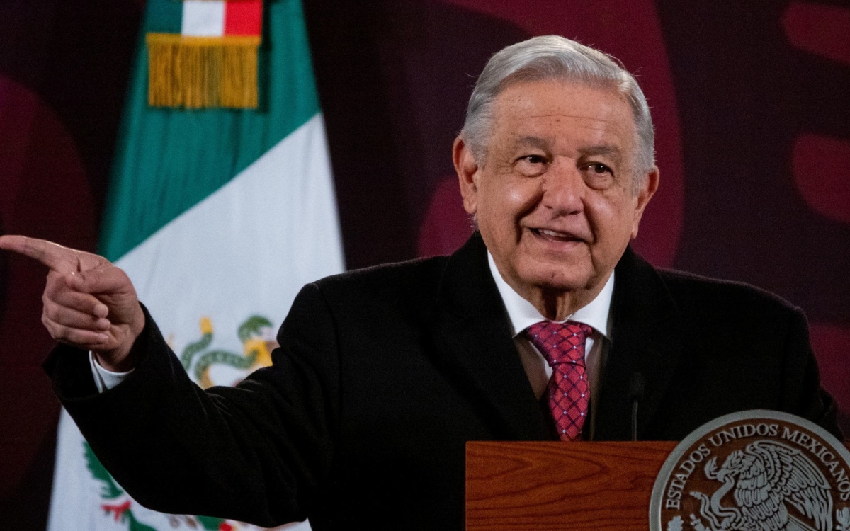 ‘Que tome nota de lo que pasó a DeSantis’: AMLO a campaña antimigrante de Greg Abbott