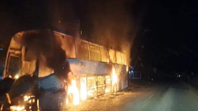 Queman vehículos y cuelgan mensajes en Macuspana, Tabasco
