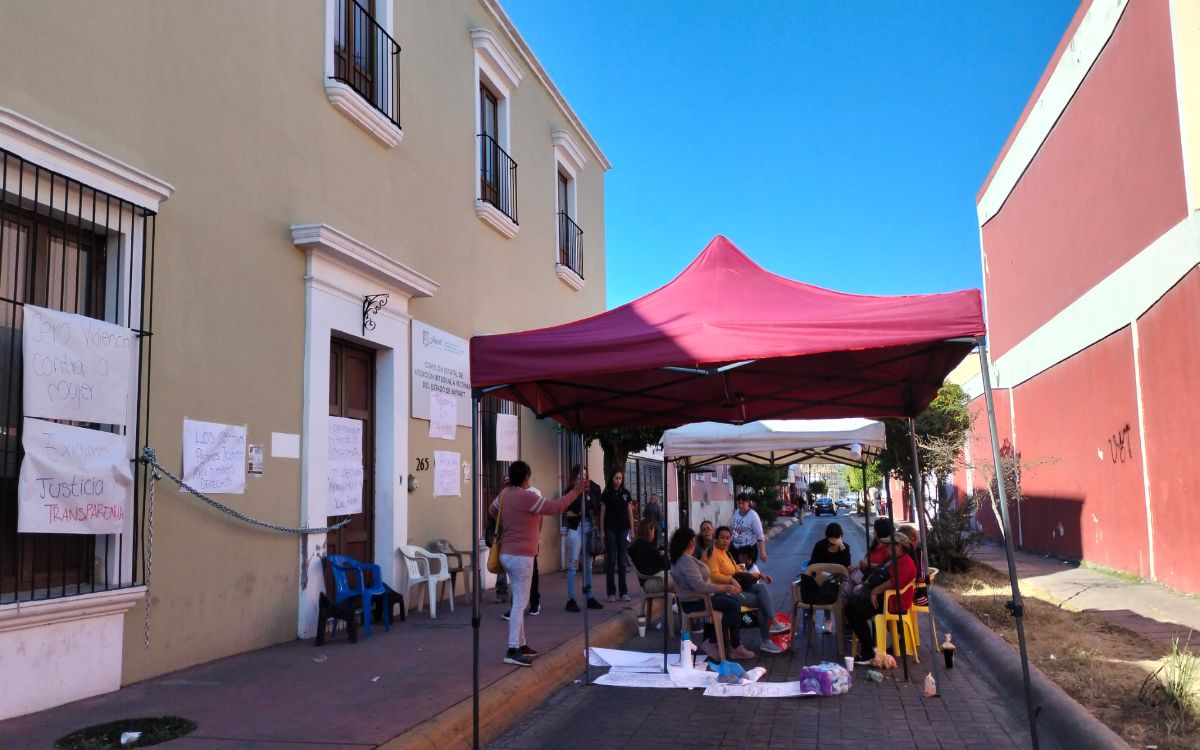 Toman instalaciones de la CEAIV en Nayarit para exigir renuncia del Comisionado por irregularidades