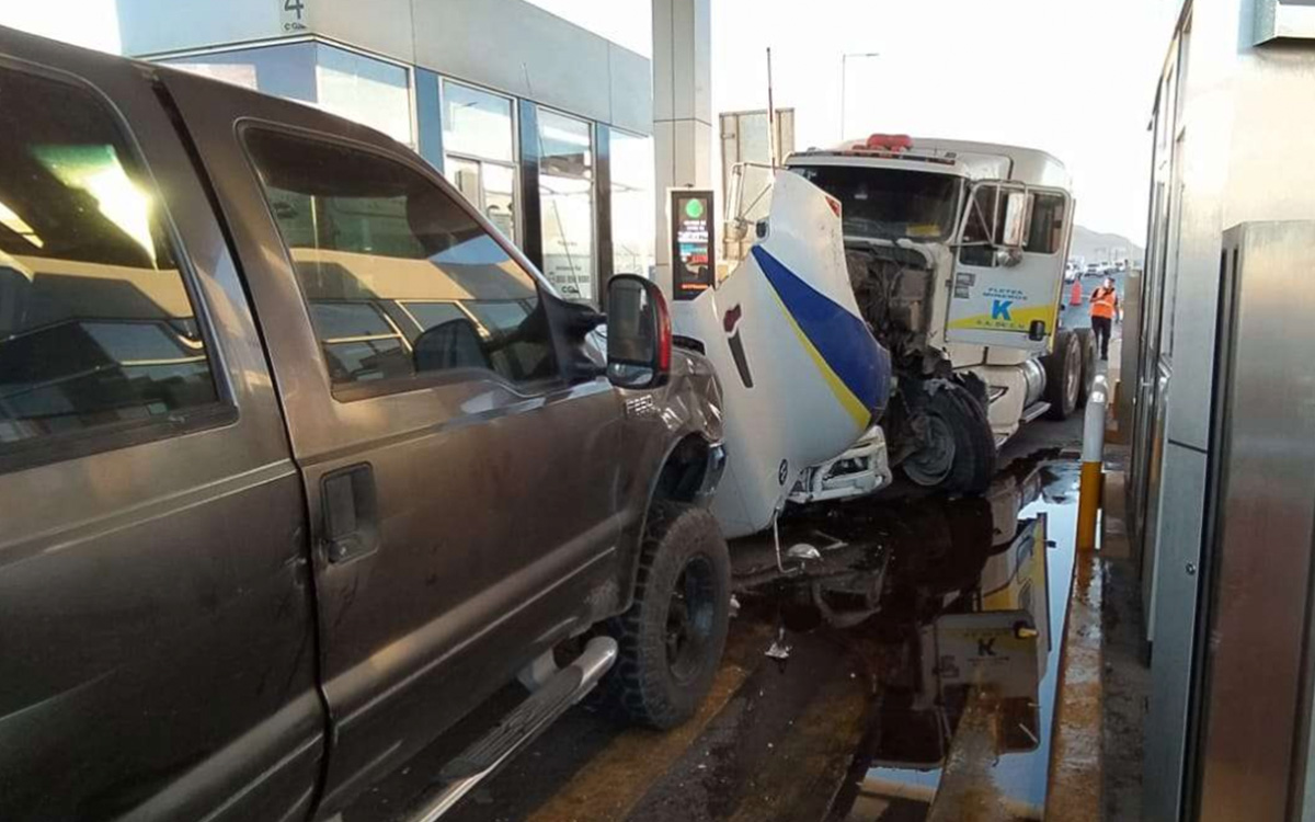 Video | Tráiler embiste caseta de cobro; iba en sentido contrario