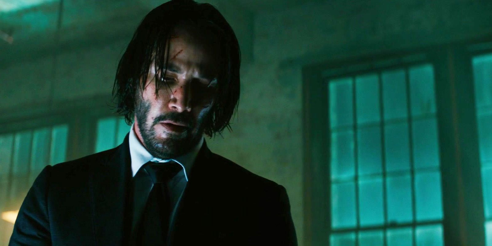 Las alas de ángel de Keanu Reeves en la foto del set de la película de comedia de Aziz Ansari hacen que Constantine 2 espere más