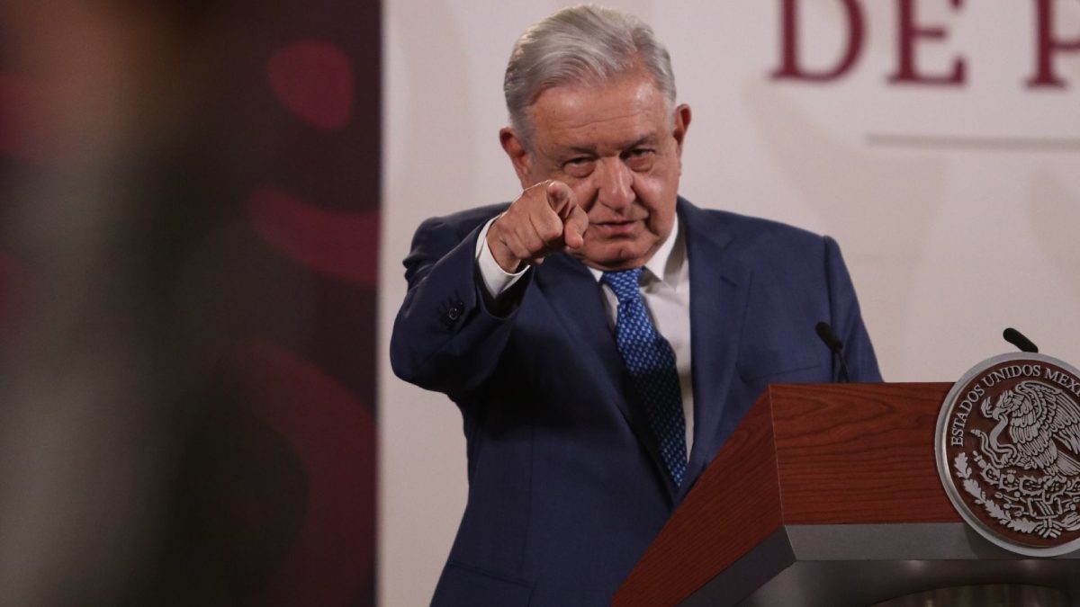 AMLO pide no votar por políticos antimexicanos en EU tras acciones de DeSantis