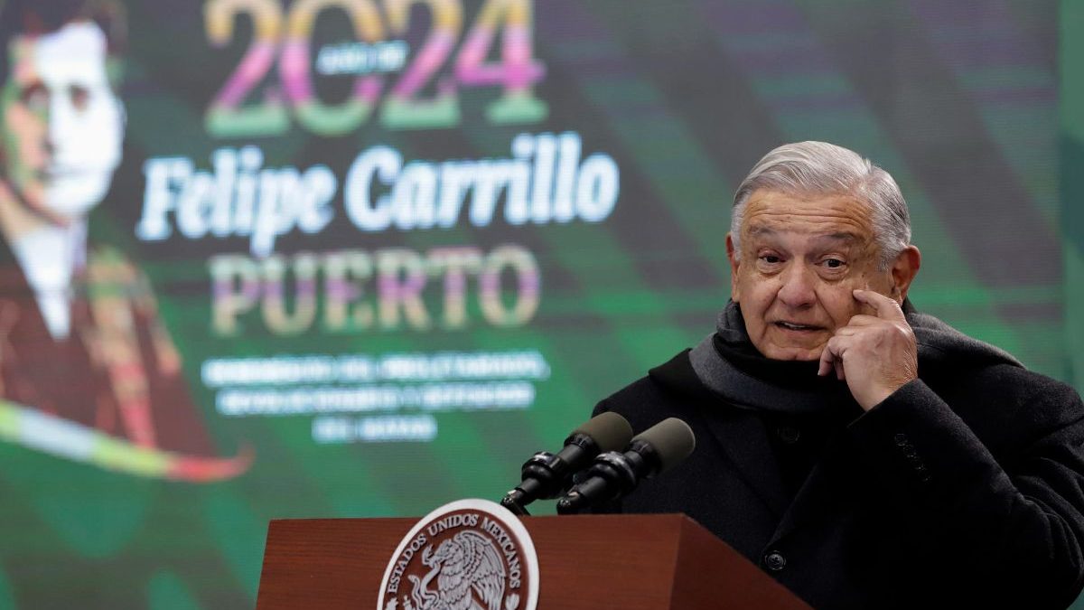 AMLO promete ‘facilidades’ a familias de 5 argentinos muertos en accidente en QR
