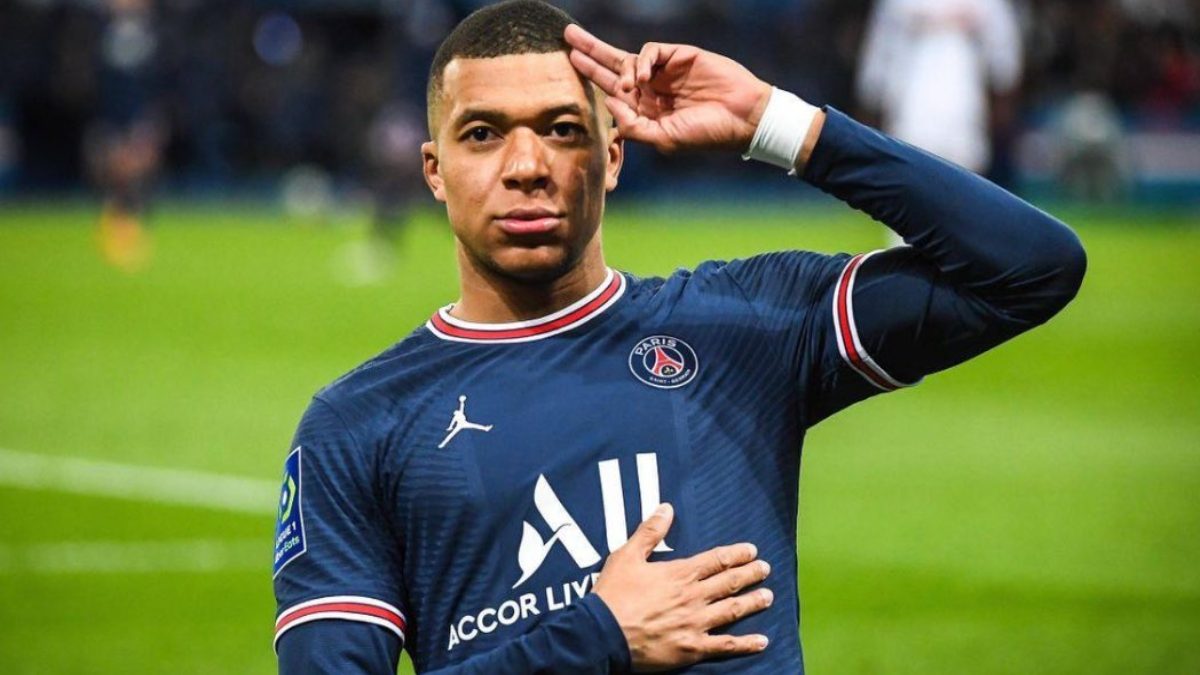 Anuncia Kylian Mbappé al PSG su salida en el verano