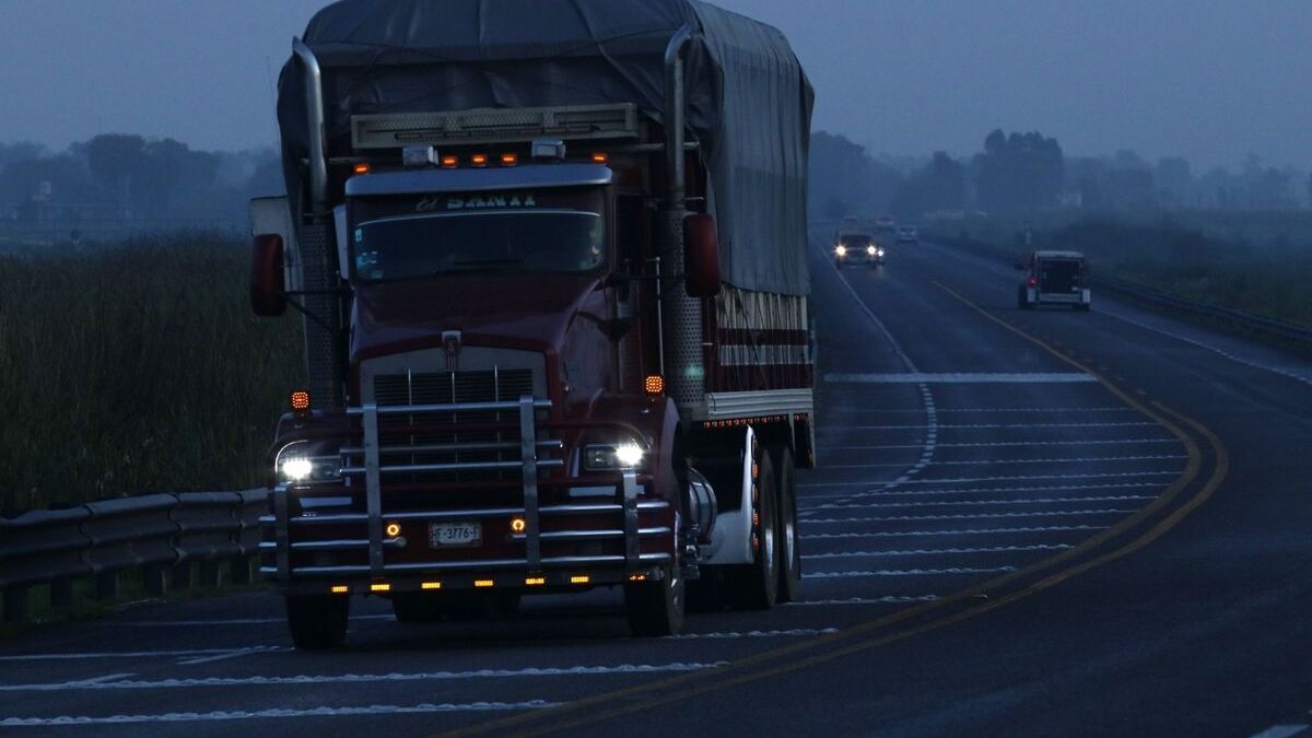 Autotransporte enfrenta acoso permanente en México: CONCAMIN/CANAPAT