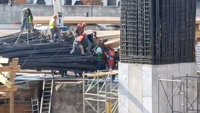 Cae estructura metálica en construcción de Cetram Santa Martha; reportan heridos | Video